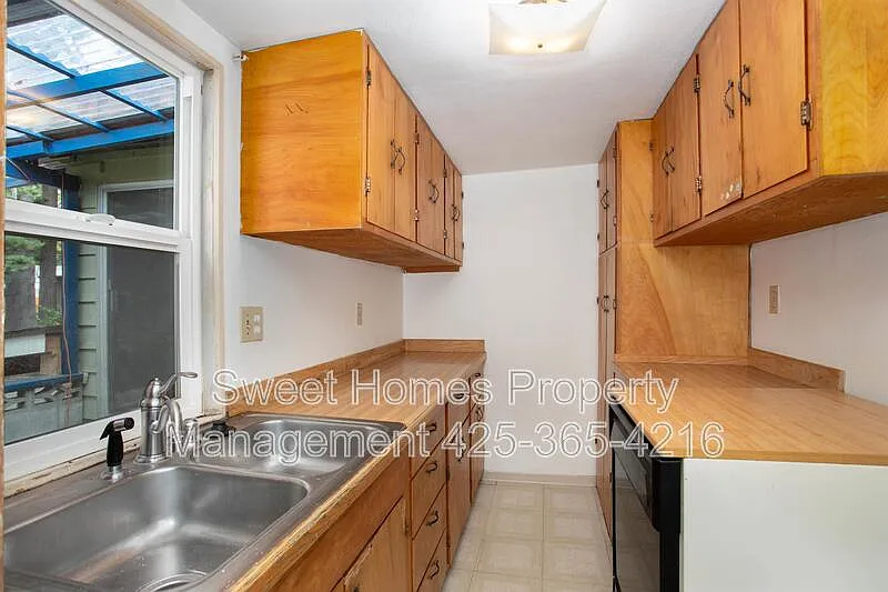 4 bed, 2.0 bath, 2170 sqft, $3,400 — Photo 4
