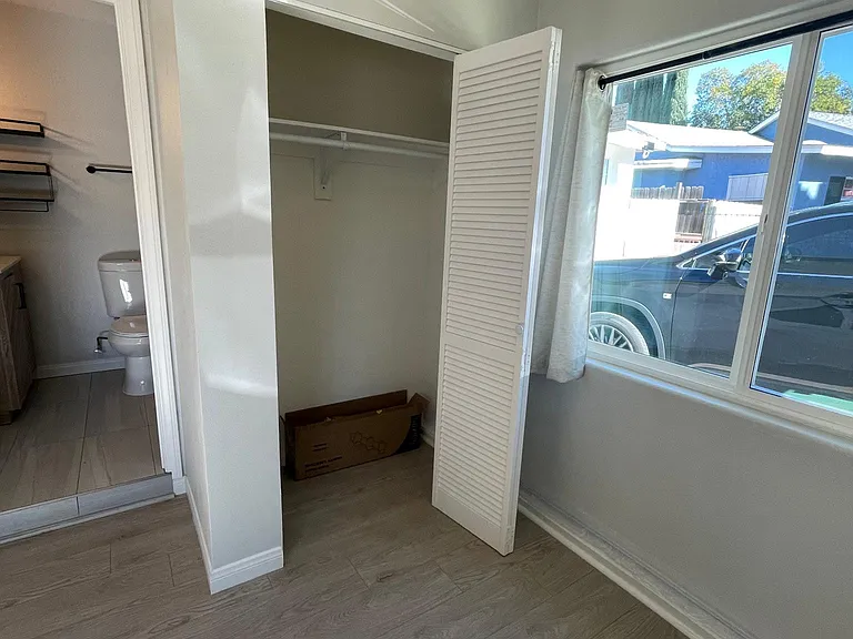 15523 Kingsbury St — Photo 7