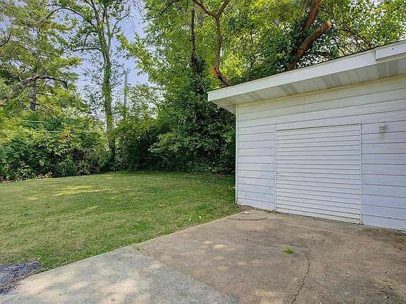 3rd image of 8309 Woodhurst Dr