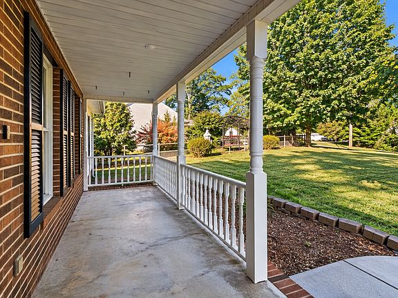 5th image of 4724 Village Rd