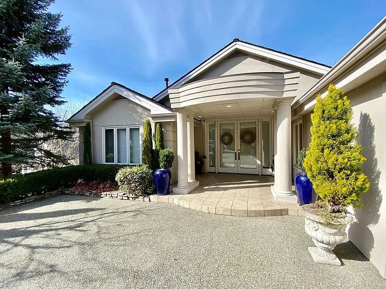 16558 SE 58th Pl — Photo 1
