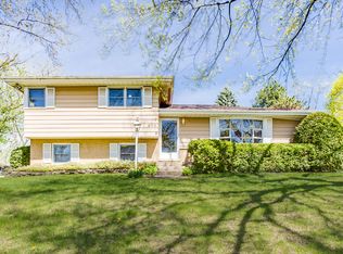 630 E Foster Ave, Roselle, IL 60172