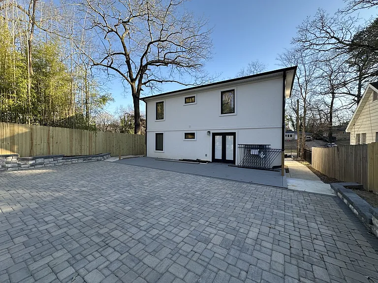 500 Hollywood Ave — Photo 12