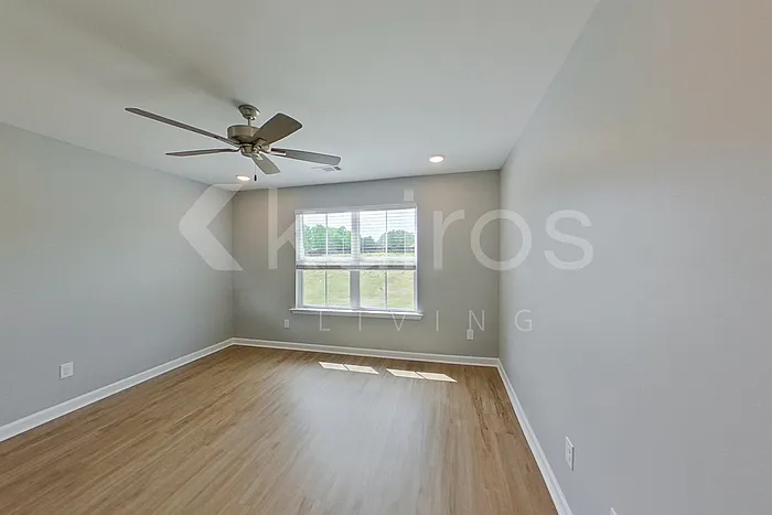 371 Angela St — Photo 12