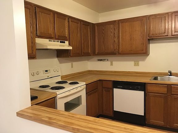 5th image of W69N905 Evergreen Ct