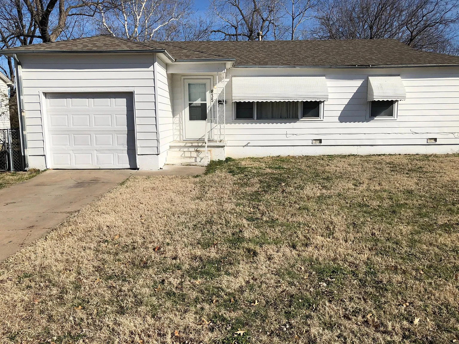3 bed, 984 sqft, $1,050 — Photo 1