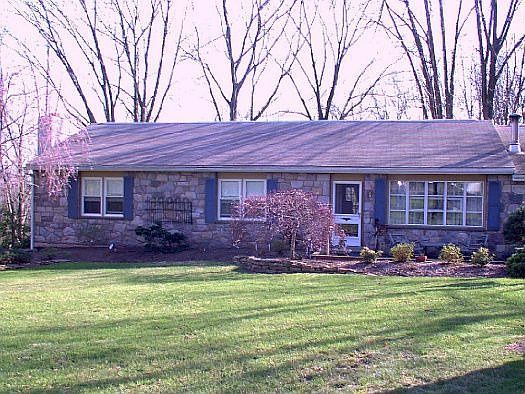 Rambling Ranch in Beautiful Setting