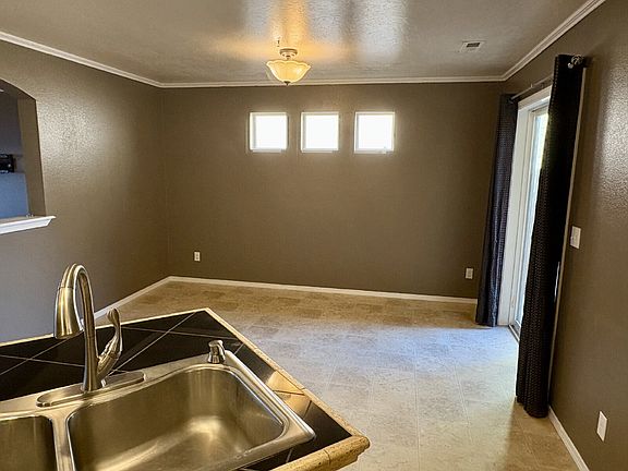 5th image of 738 N Carisbrooke Ave