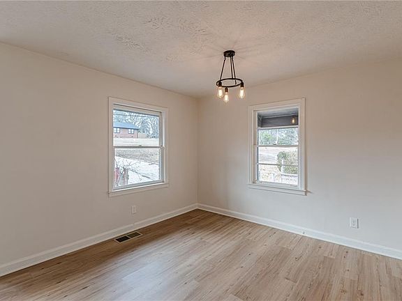 5th image of 4624 College St