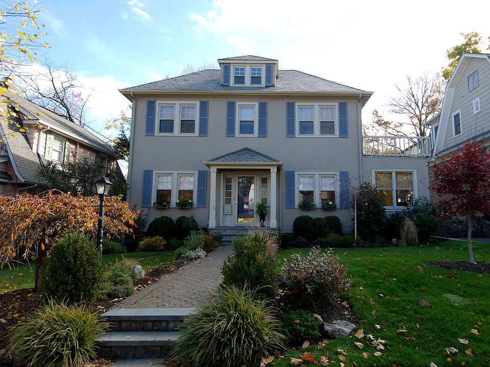 Larchmont Village Colonial