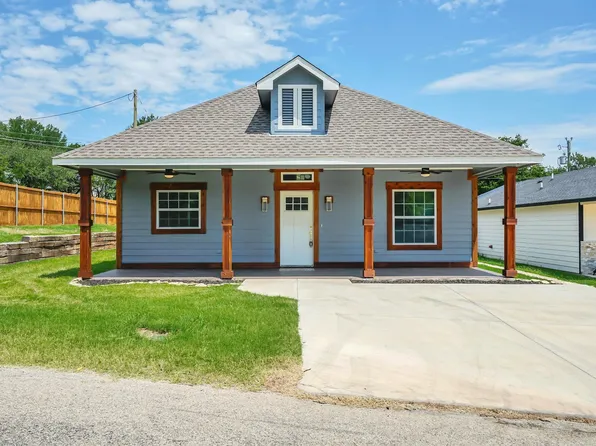 800 Crow Ct, Granbury, TX 76048