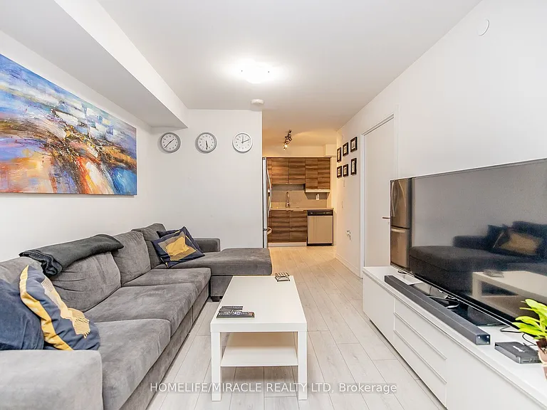 525 Adelaide St W #501 — Photo 11