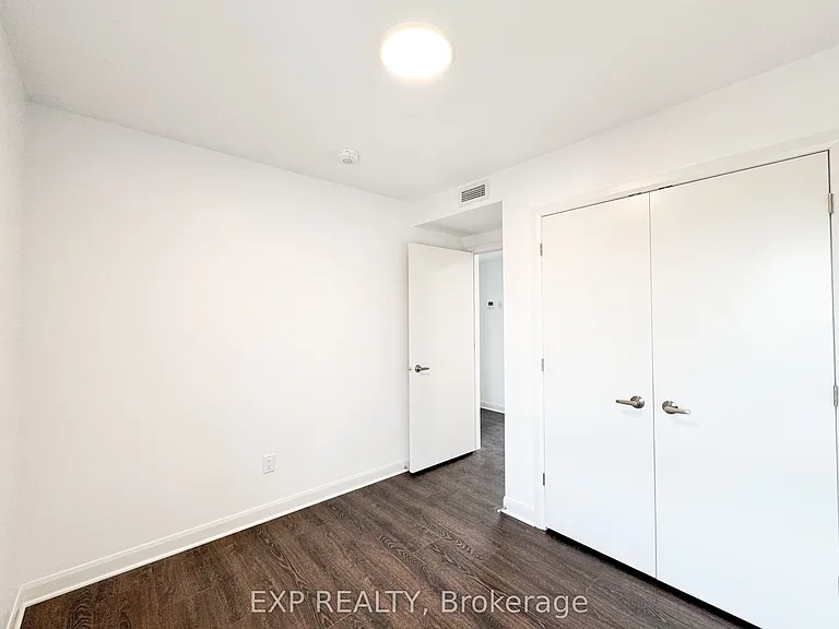 25 Fair Oaks Cres #E — Photo 20