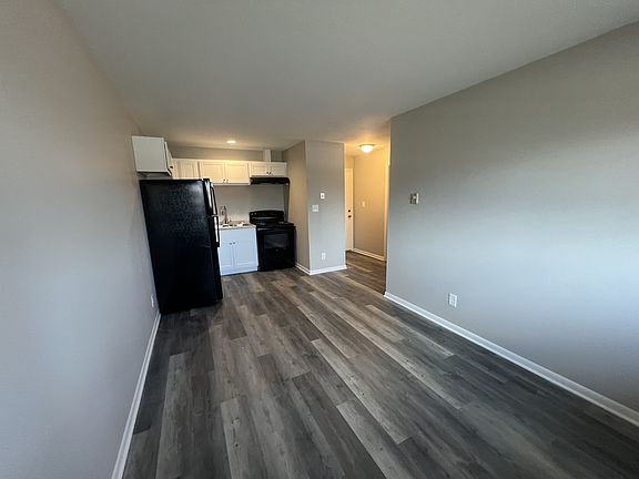 3rd image of 1645 Highland Dr #11328137