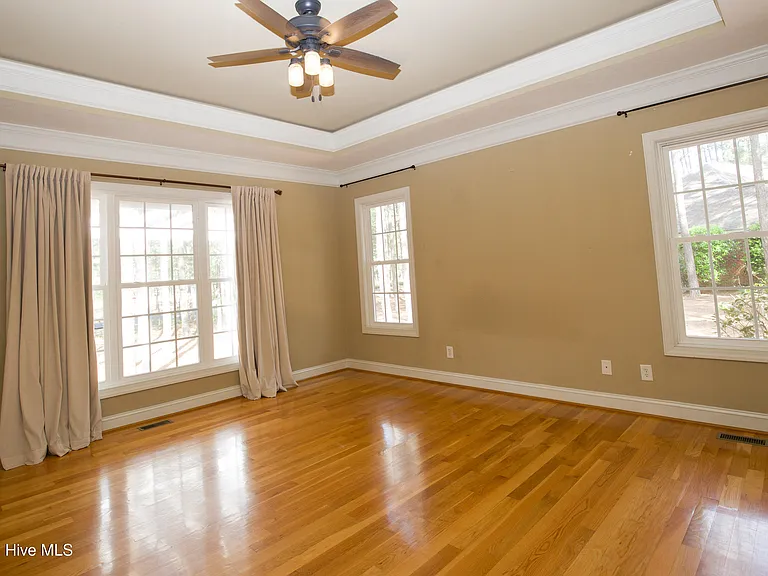 16 Montrose Ct — Photo 31