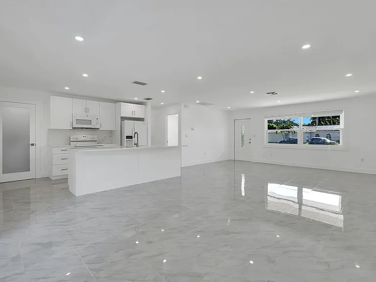 939 Bluebird St — Photo 1