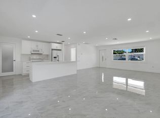 939 Bluebird St, Naples, FL 34104