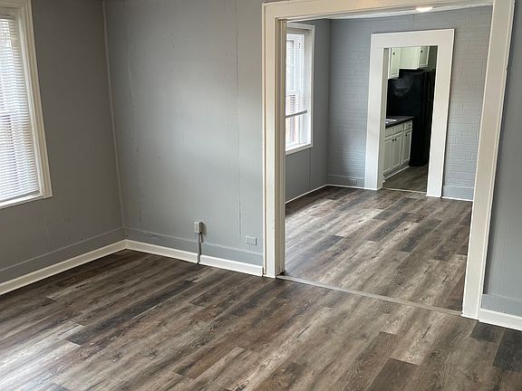 3rd image of 830 W 5th St