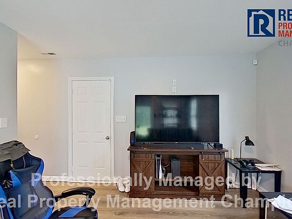 4th image of 12 Princeton Dr