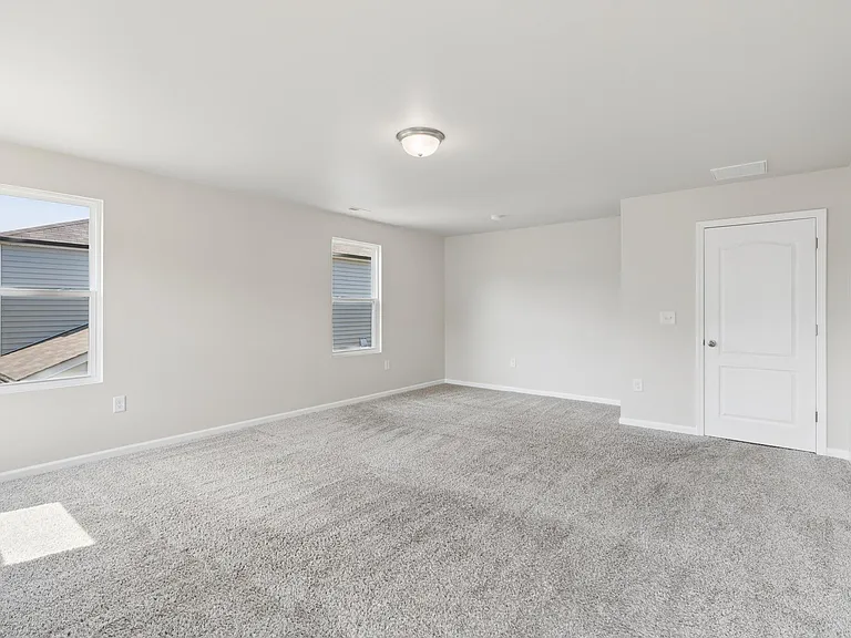 Spacious Bedroom with nook space