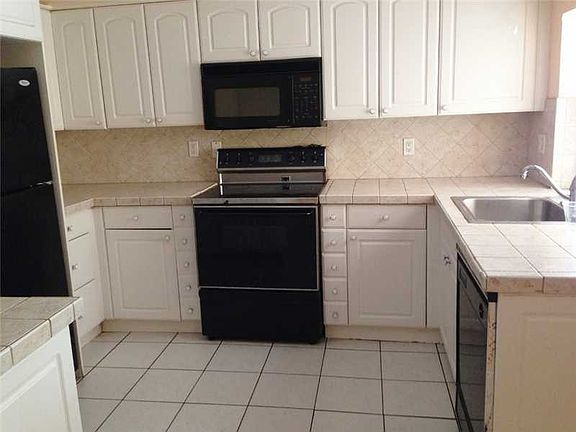 3rd image of 4006 N Circle Dr
