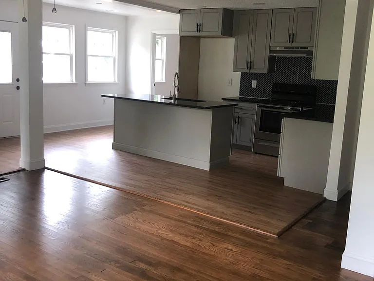 107 Crane Ave — Photo 18