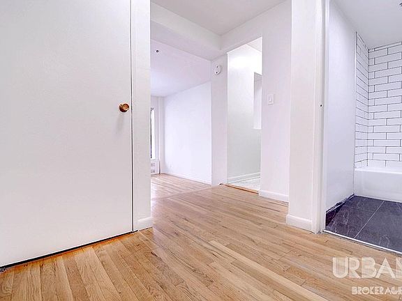 3rd image of 131 E 83rd St APT 2B