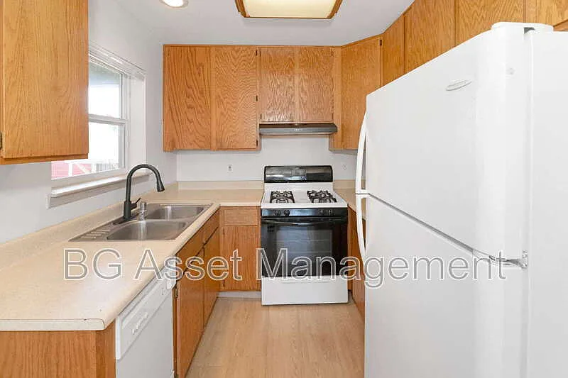 2 bed, 1.0 bath, $1,950 — Photo 4