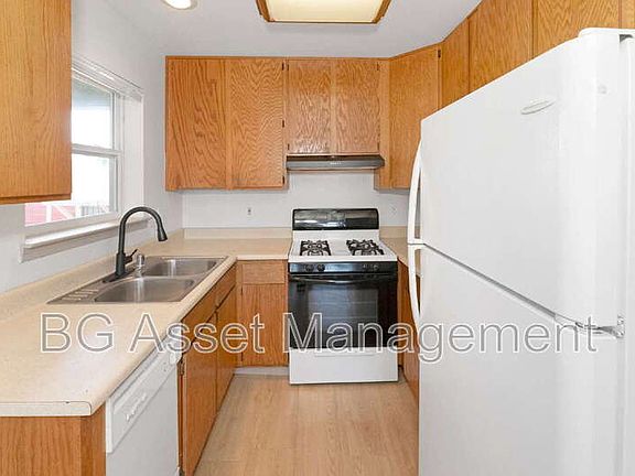 4th image of 2340 22nd St