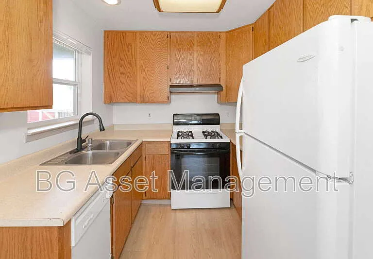 2340 22nd St — Photo 4