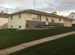 111 S 4th St, Howells, NE 68641