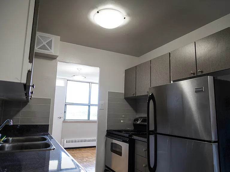 20 Antrim Cres — Photo 7
