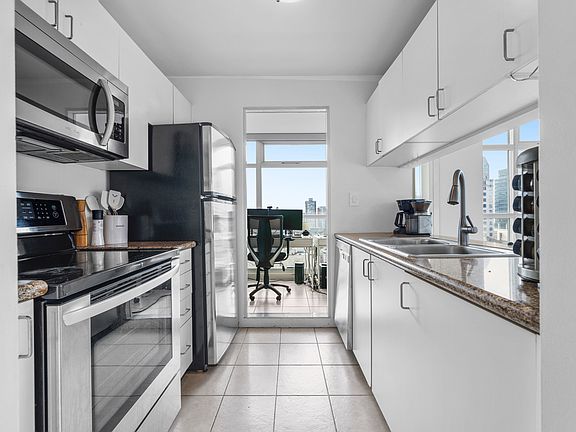 5th image of 438 Seymour St #1709
