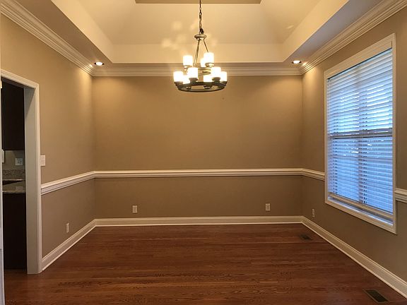 5th image of 1068 Willow Cir