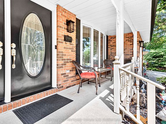 4th image of 18 Locust Cres