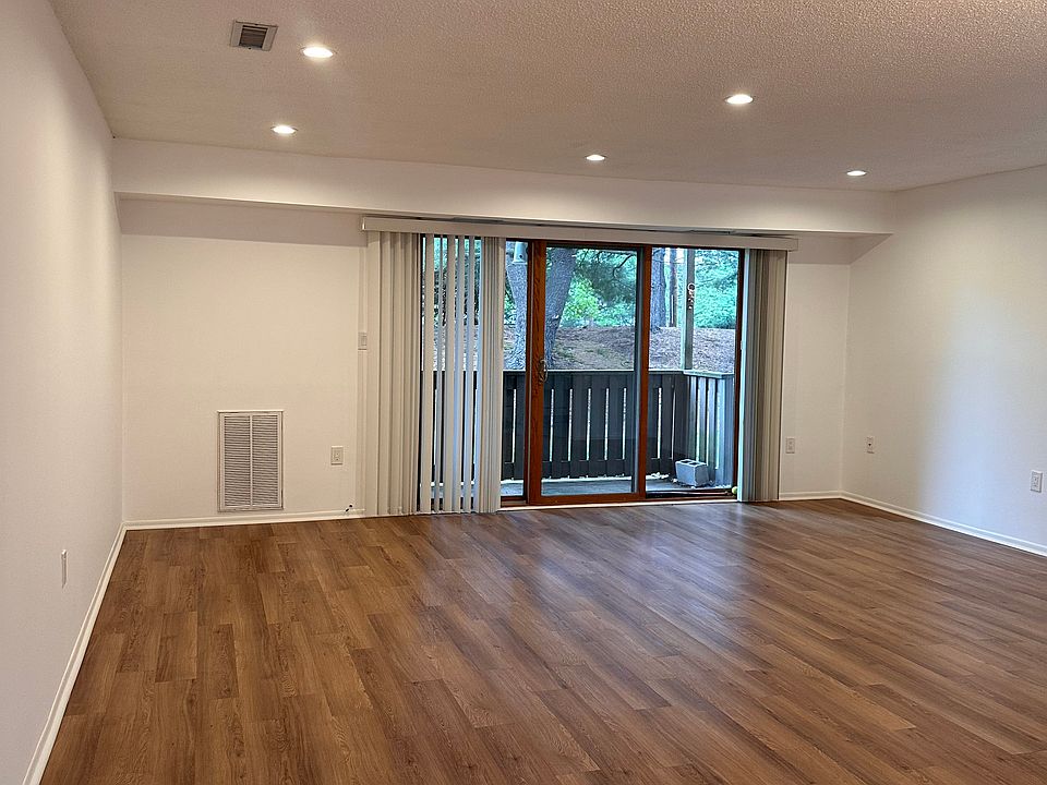 1st image of 207 Aspen Dr