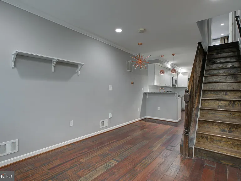 16 N Bradford St — Photo 9