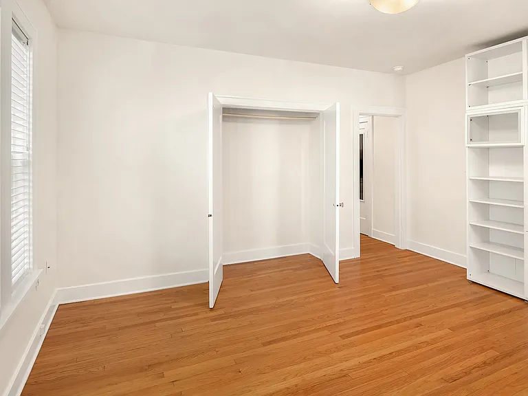 905 NE 43rd St #207 — Photo 4
