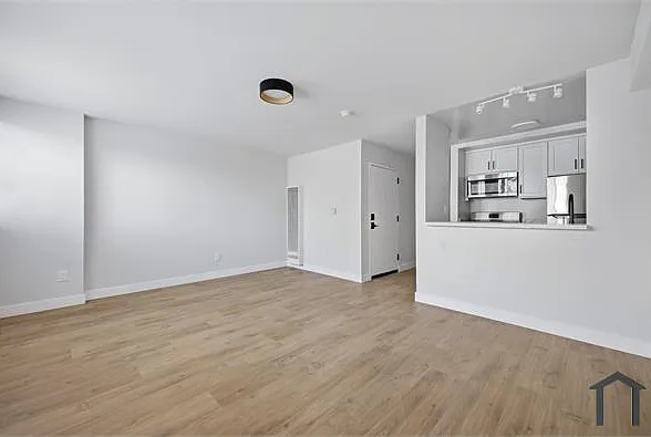 1505 S Hoover St #2 — Photo 1