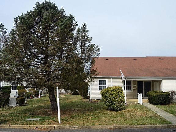 2nd image of 77 Parkway Dr Unit F