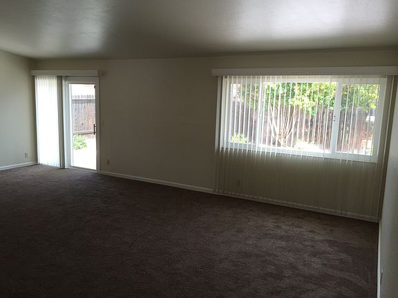 5th image of 280 Daphne Dr