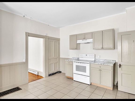 3rd image of 32 Jefferson St #2