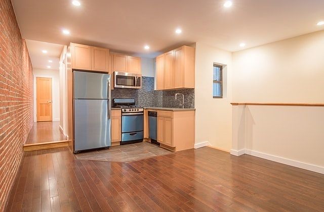 1st image of 262 W 15th St #2