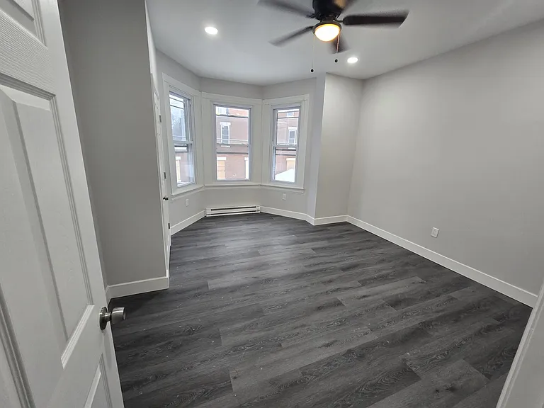 1727 W Butler St — Photo 6