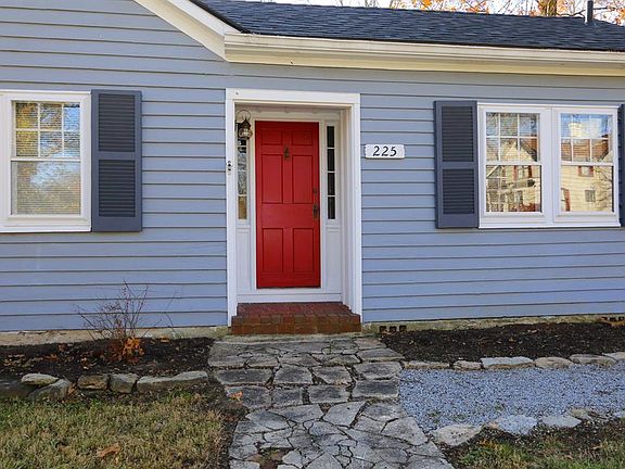2nd image of 225 Magnolia Ave
