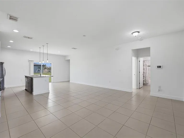 304 Begonia Ct — Photo 6