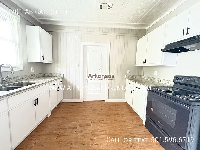 2701 Abigail St — Photo 4