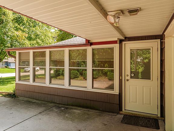 3rd image of 7115 N Seneca AVENUE