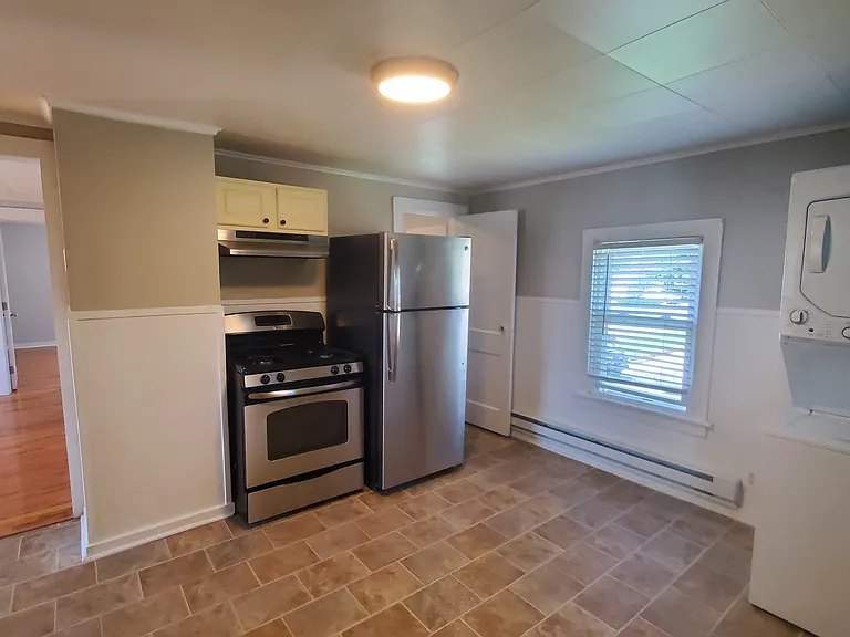 1607 Allen St — Photo 3