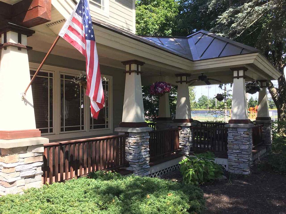 1st image of 263 Caroline St